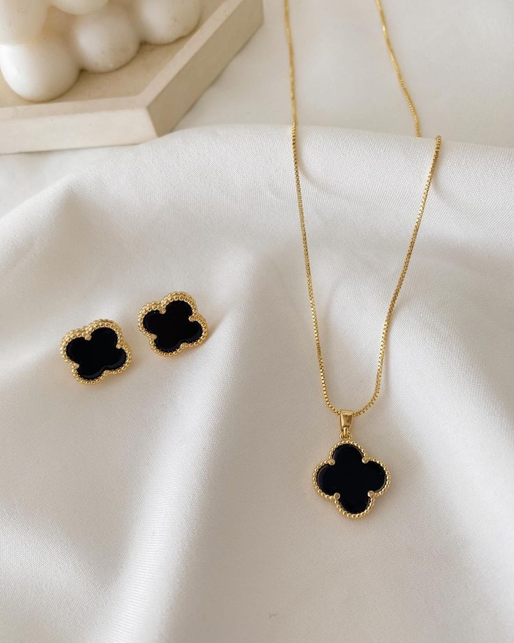 Four-Leaf Lucky Clover Jewellery Set Black