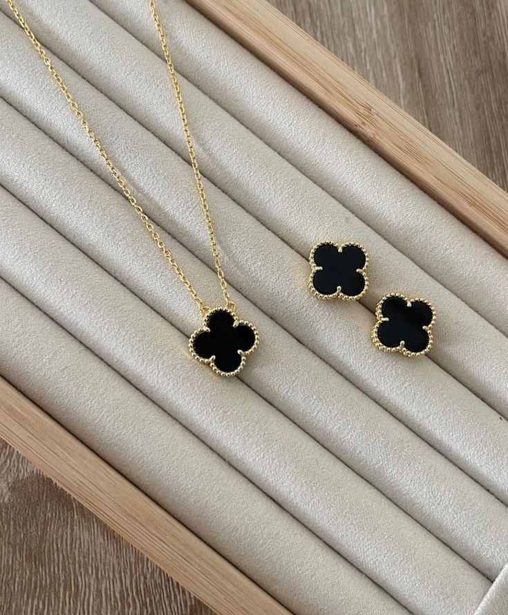 Four-Leaf Lucky Clover Jewellery Set Black