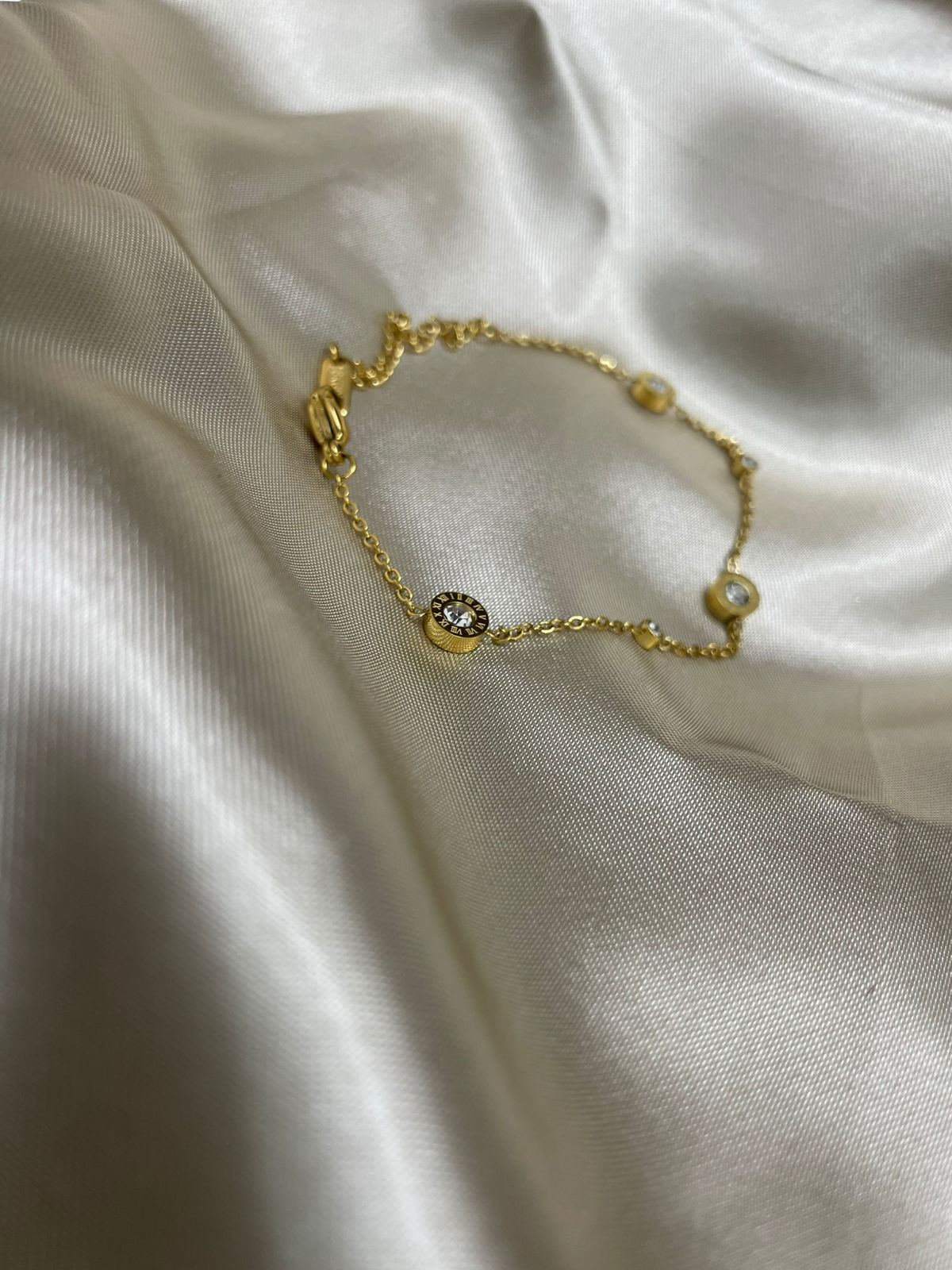 Numeric Roman Chain Bracelet Elegant Gold Finish