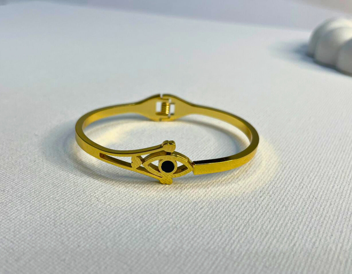 Golden Evil Eye Bracelet – Symbol of Elegance & Protection