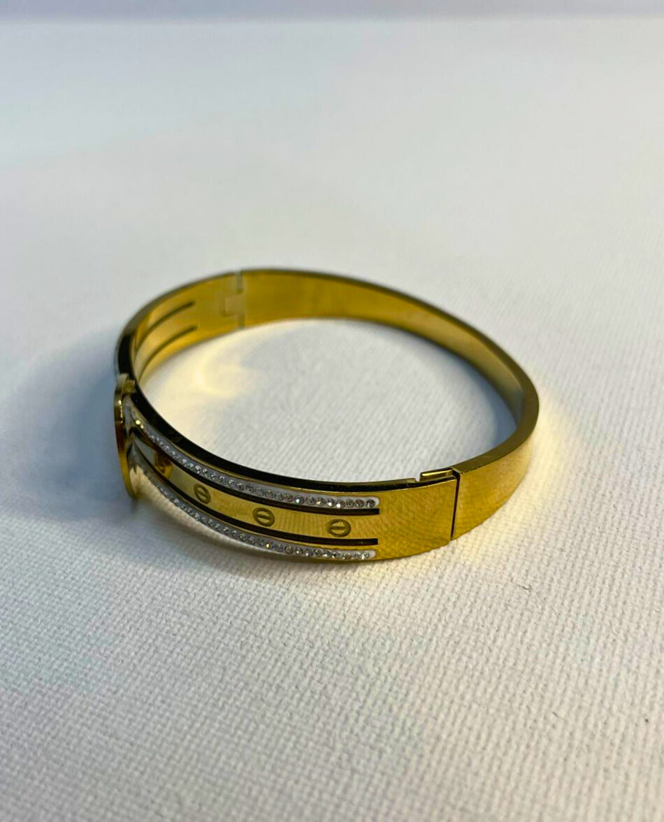 Golden Belt Bracelet with Crystal Accents – Chic & Sophisticated