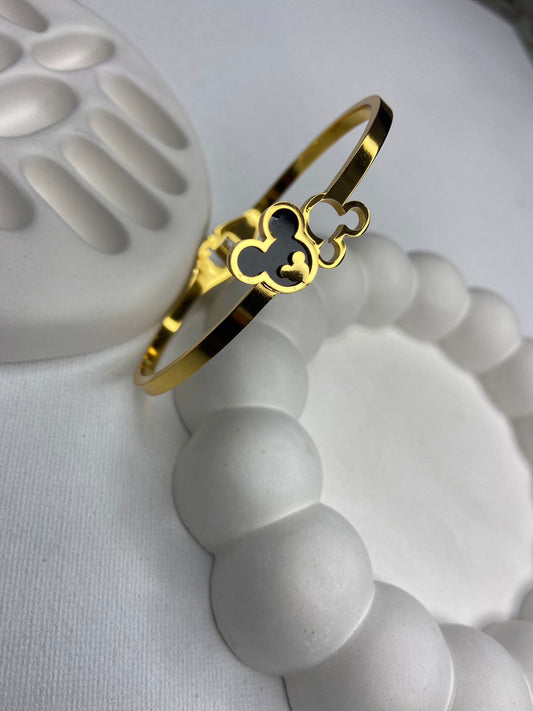 Chic Clover Charm Gold-Plated Bracelet