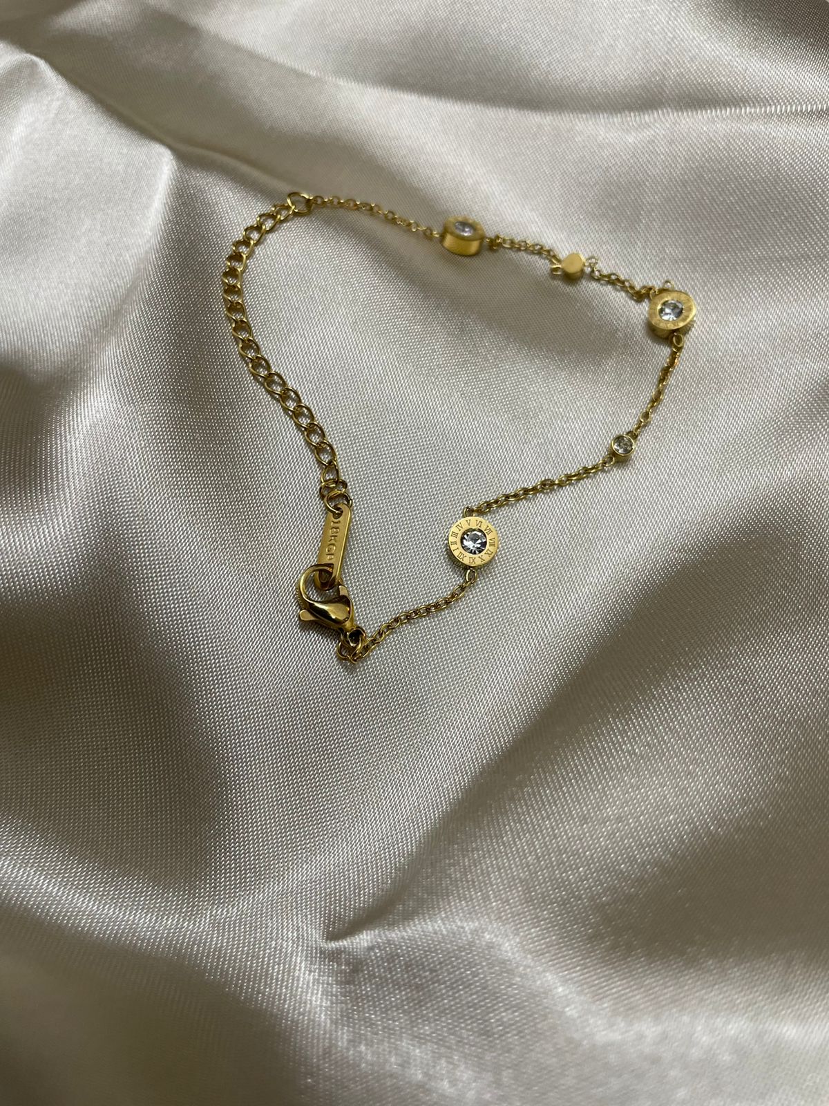 Numeric Roman Chain Bracelet Elegant Gold Finish